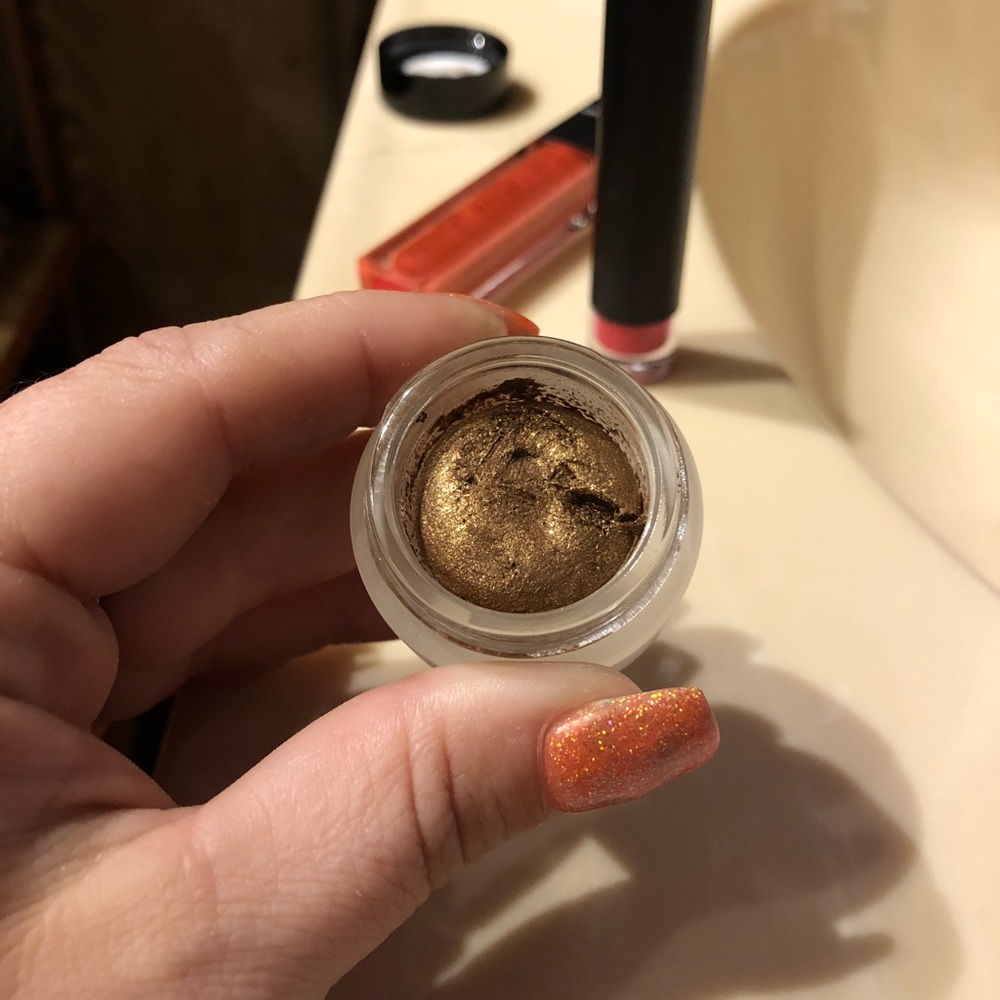 Younique splurge cream shadow color tenacious